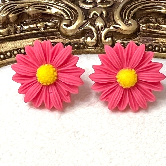 Handmade Jewelry - Kawaii Pink Daisy Stud Earrings